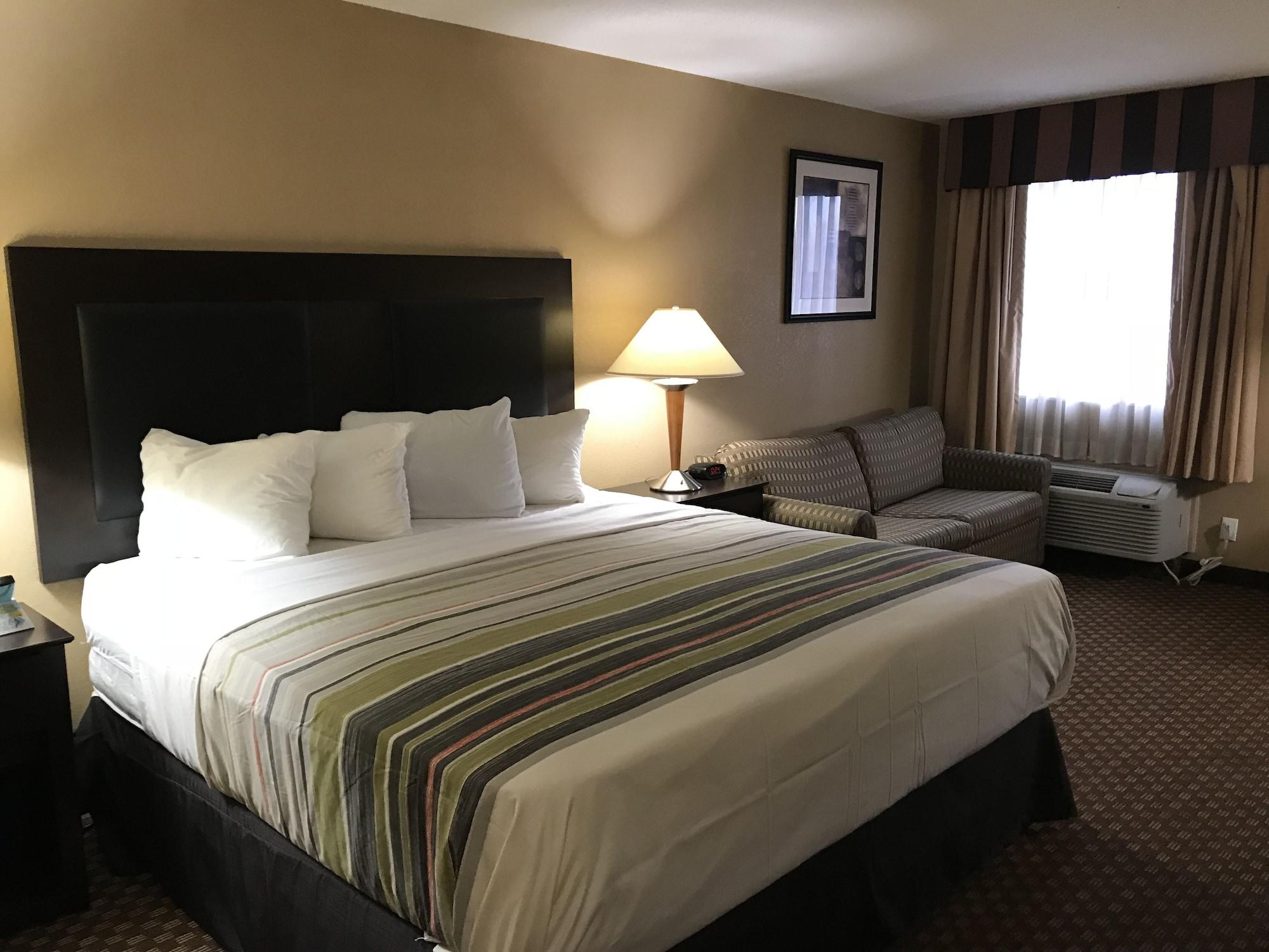 Hotel Country & By Radisson, East, In