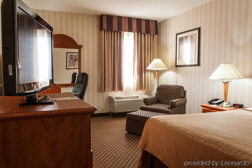 Hotel Country & By Radisson, East, In