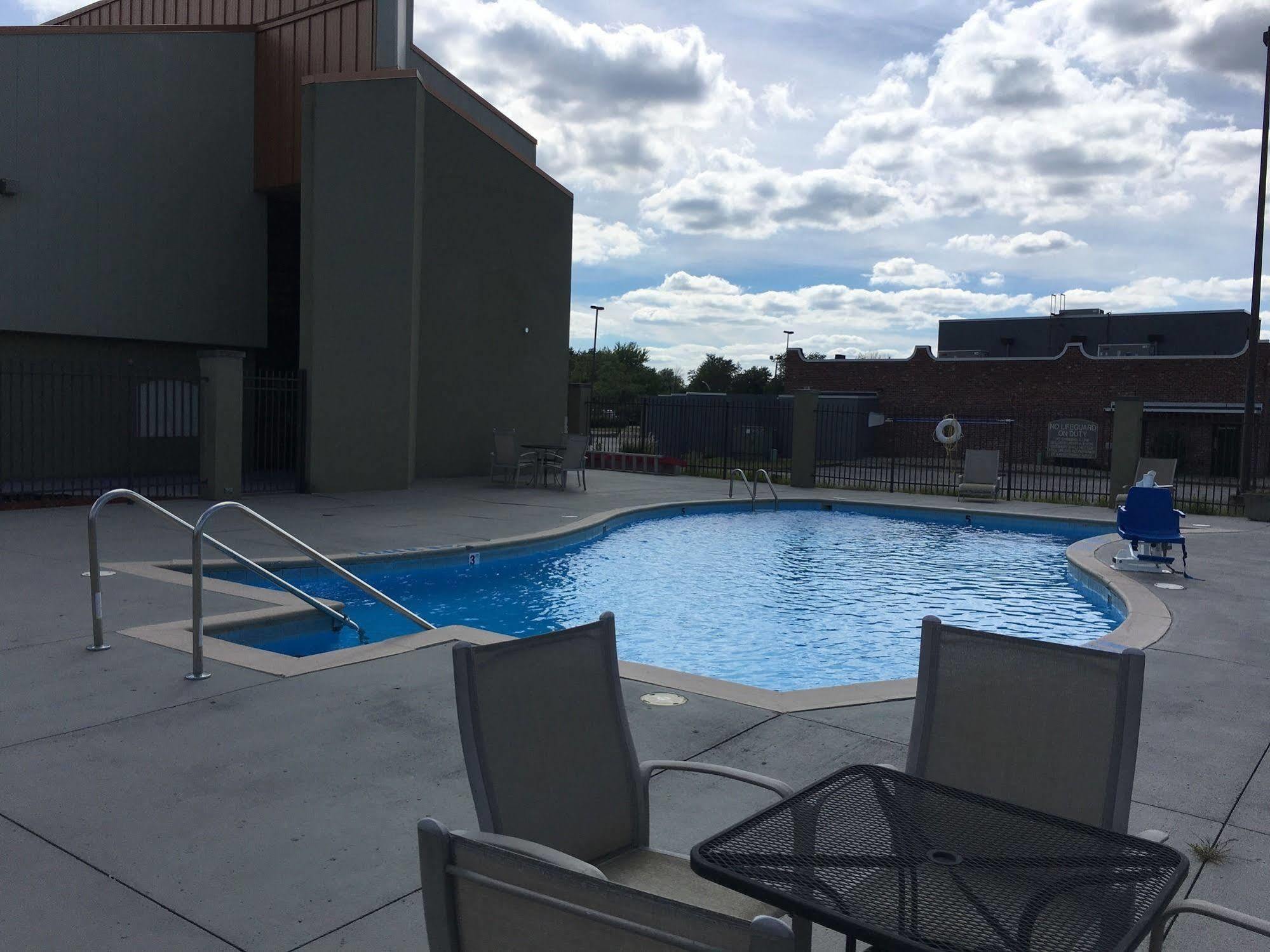 Country & By Radisson, East, In